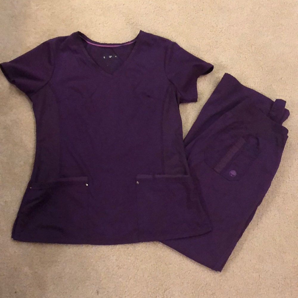 Healing Hands scrubs sz M. EUC yoga waistband